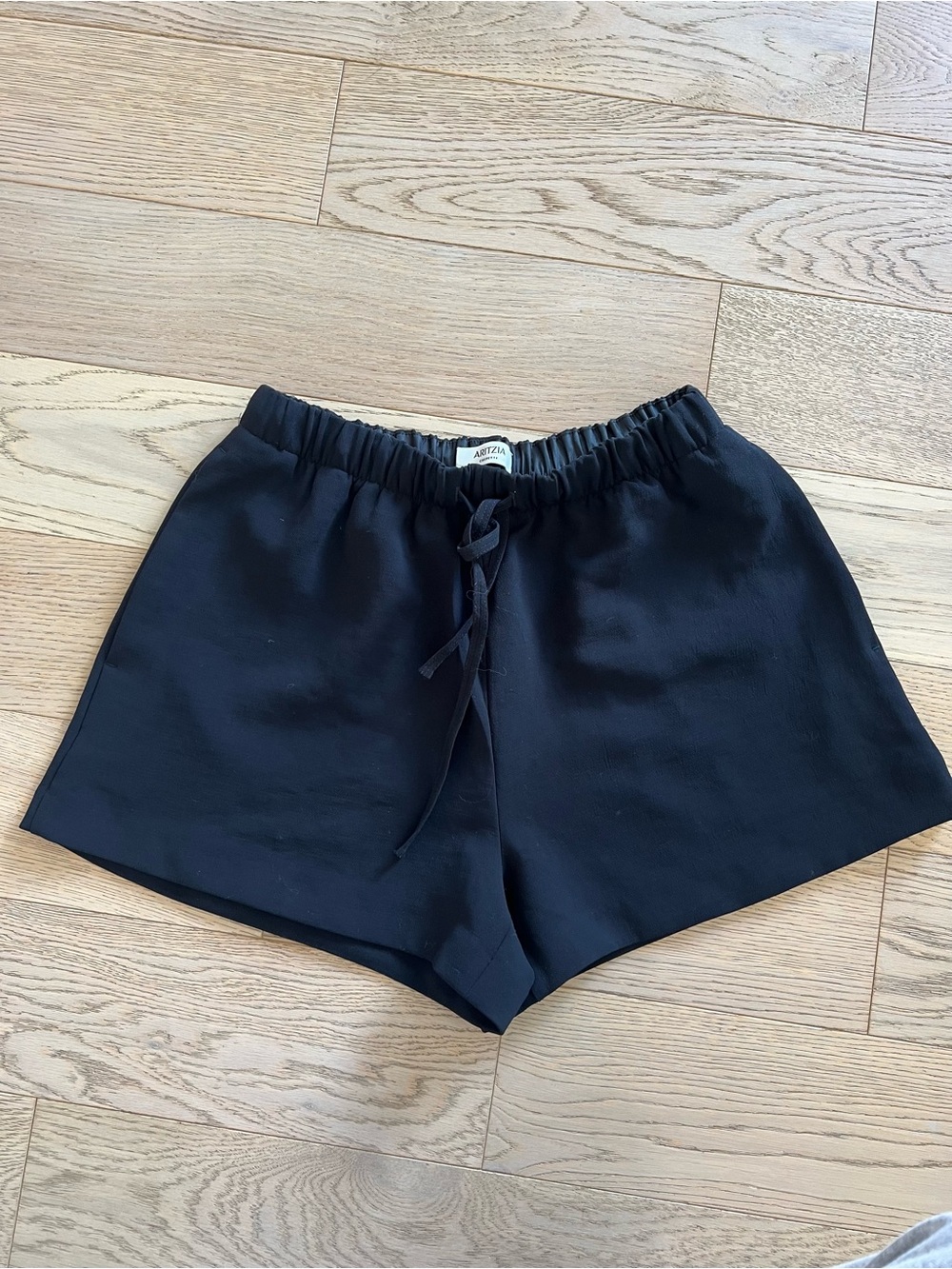 Aritzia Black Effortless Mini Elastic-Waist Drawstring Women’s Shorts